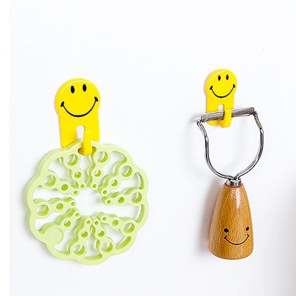 604 Plastic Self-Adhesive Smiley Face Hooks, 1 Kg Load Capacity (6pcs) DeoDap